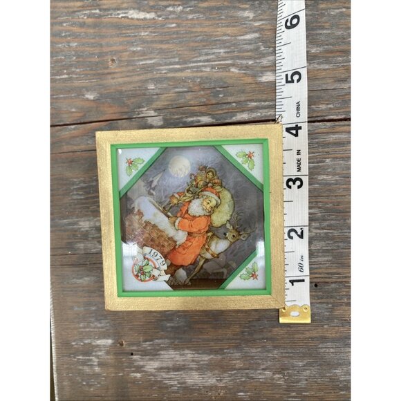 Hallmark 3D Shadow Box Christmas Ornament Santa Claus And Reindeer On Roof 1979 - Picture 5 of 6